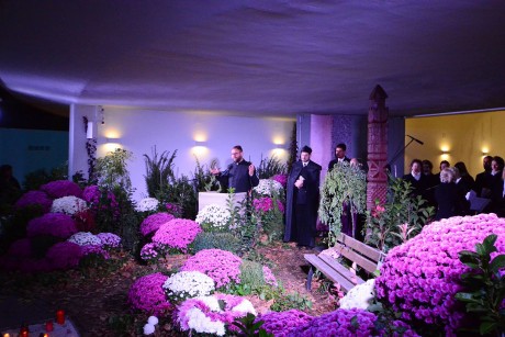 A szeretet az emlékezés mosolyát csalhatja arcunkra